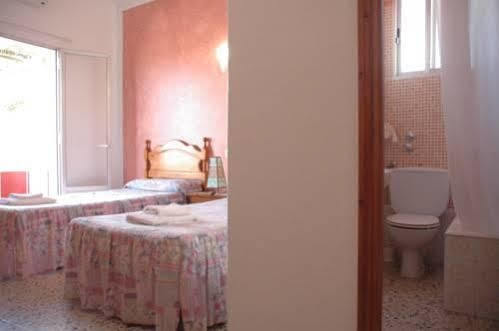 Hostal Paris Ciutadella Ciutadella  Bagian luar foto